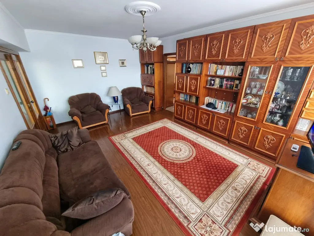 Apartament 3 camere zona Capitol 