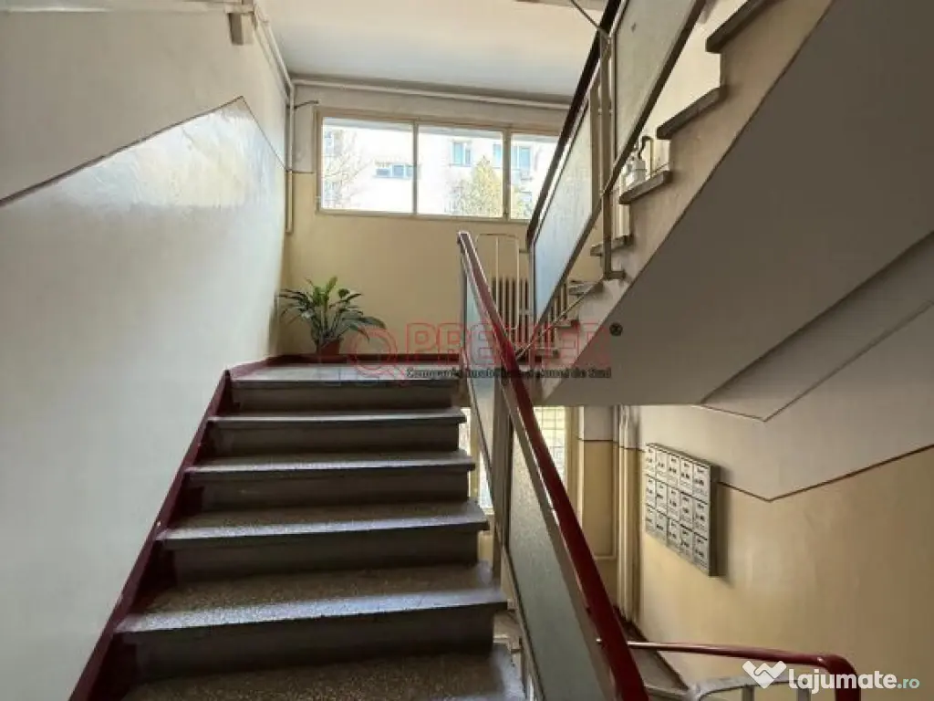 3 Camere - Piata Resita - Bloc 4 Niveluri 