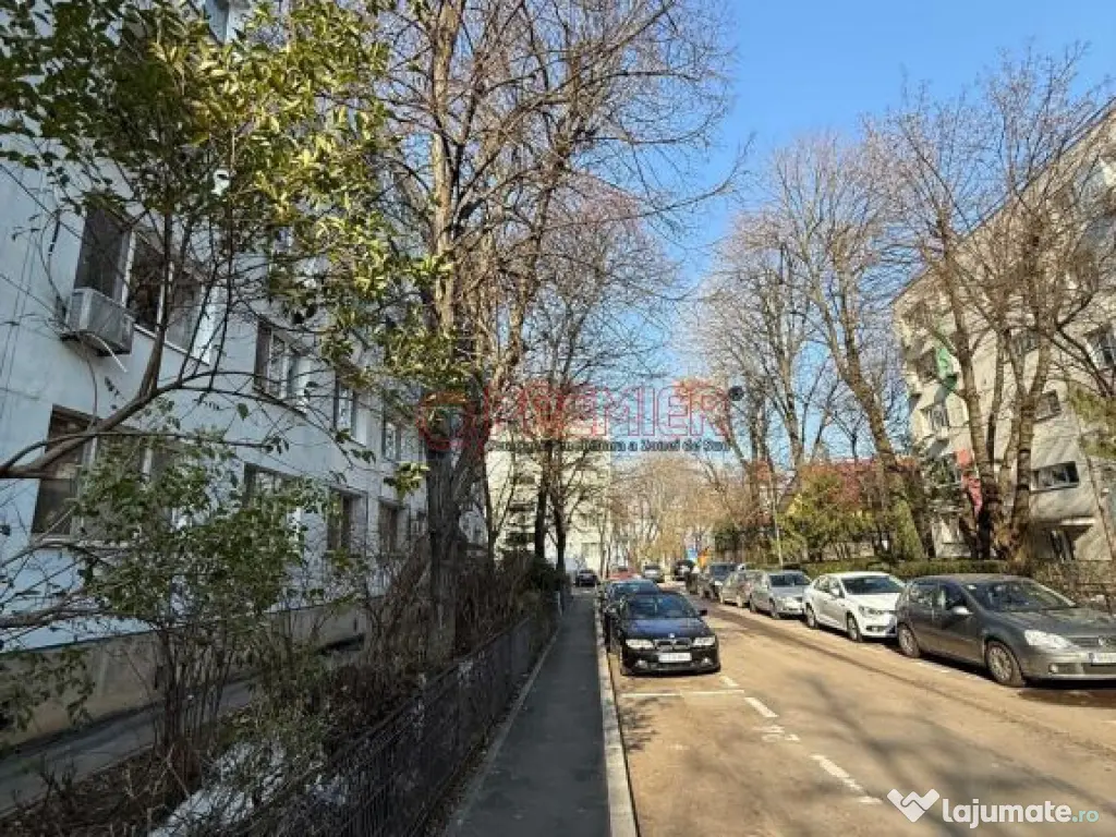 3 Camere - Piata Resita - Bloc 4 Niveluri 