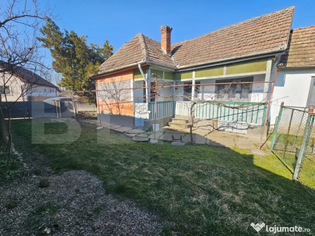 Casă din cărămidă, 4 camere, șură și curte mare – S