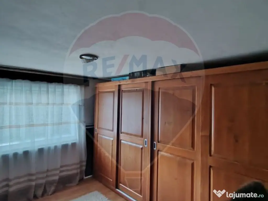 Case cu 7 camere de vânzare în comuna Panaci, sat Drăg...