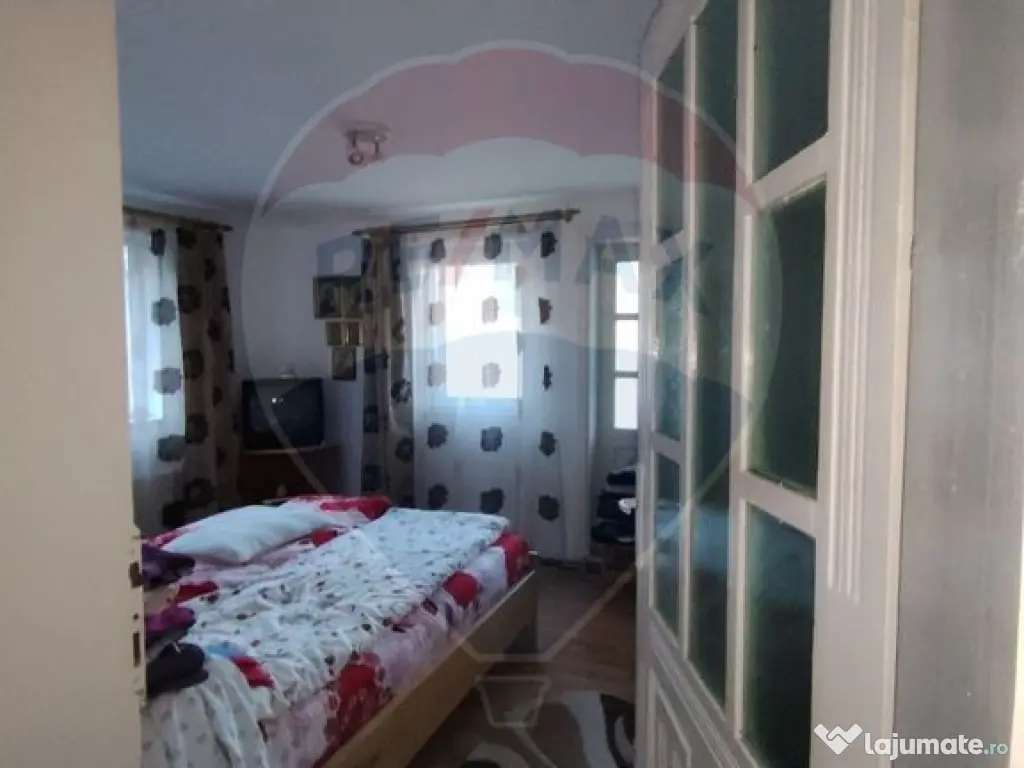 Case cu 7 camere de vânzare în comuna Panaci, sat Drăg...