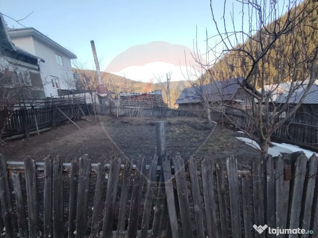 Case cu 7 camere de vânzare în comuna Panaci, sat Drăg...