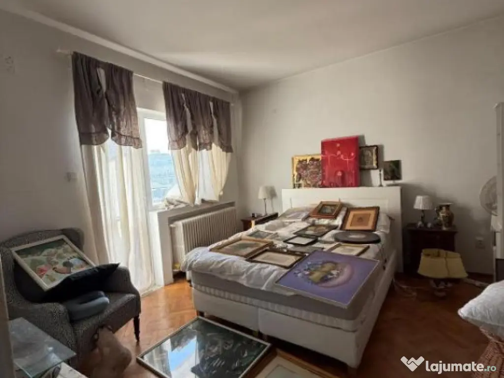 3 Camere Piata Universitatii 