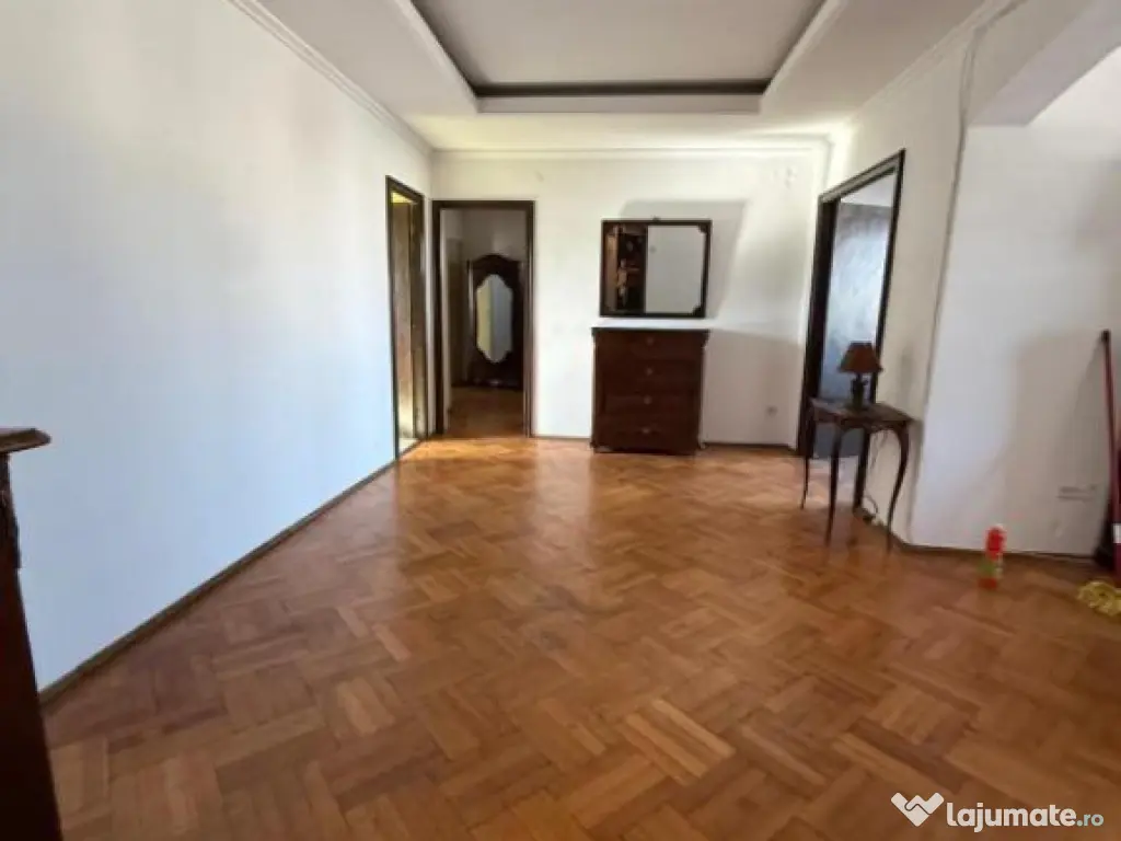 3 Camere Piata Universitatii 