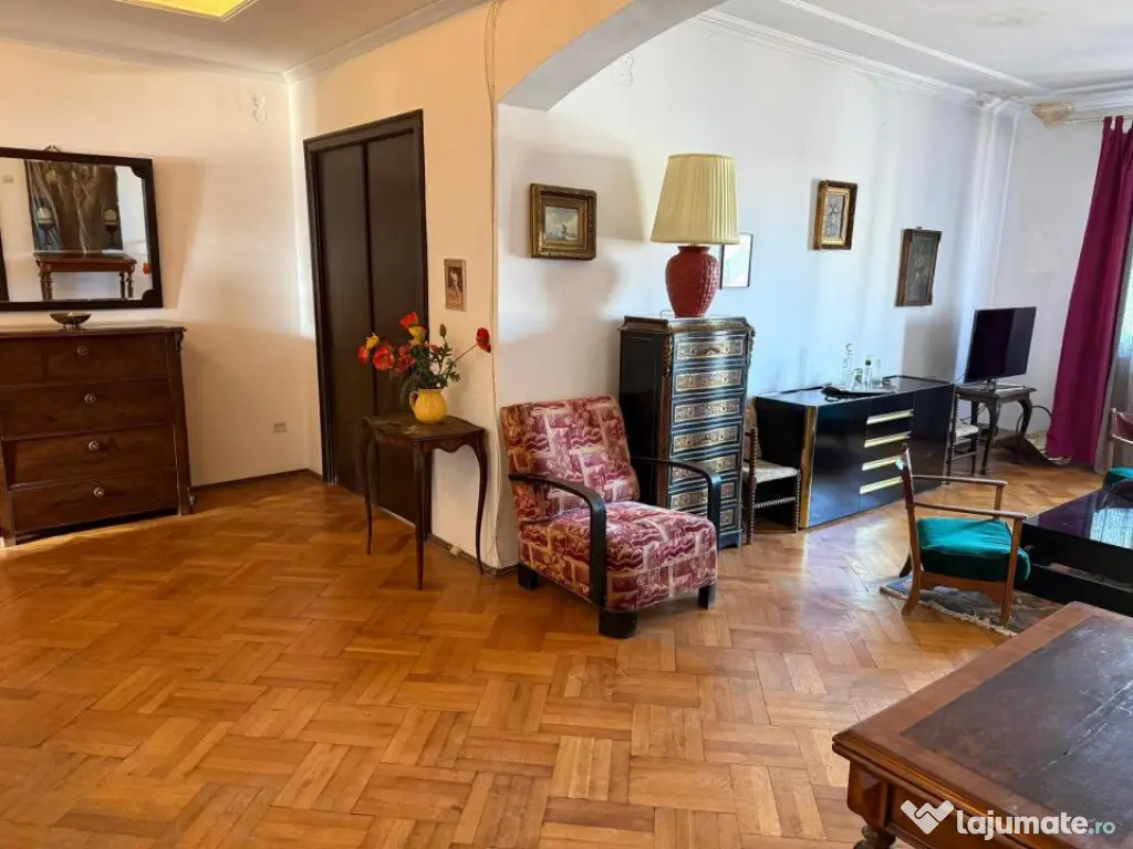 3 Camere Piata Universitatii 