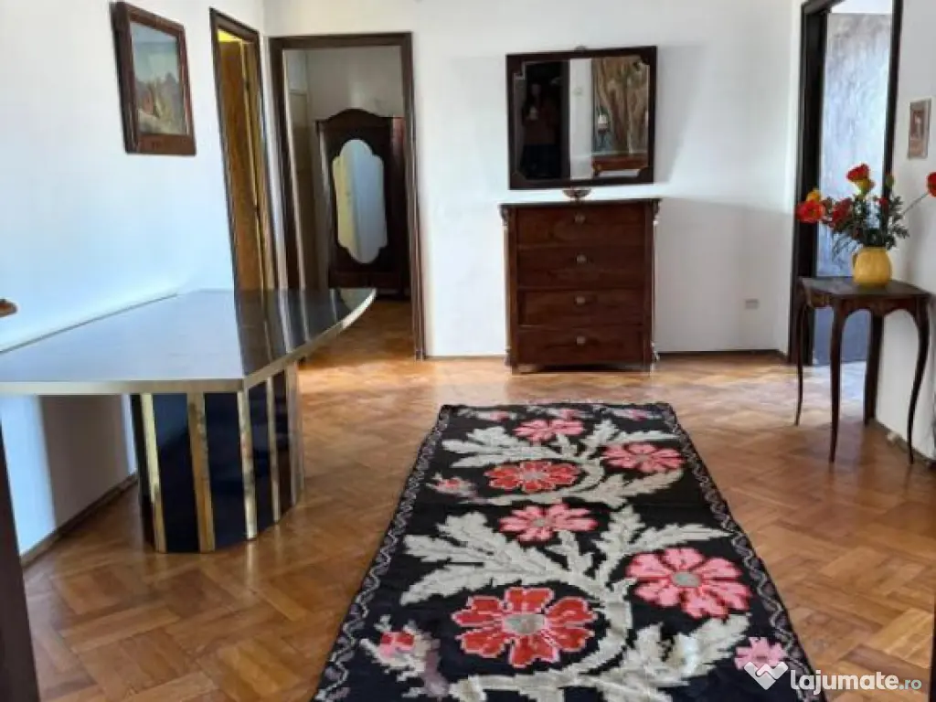 3 Camere Piata Universitatii 