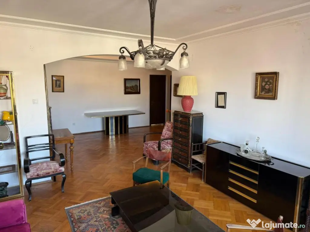 3 Camere Piata Universitatii 