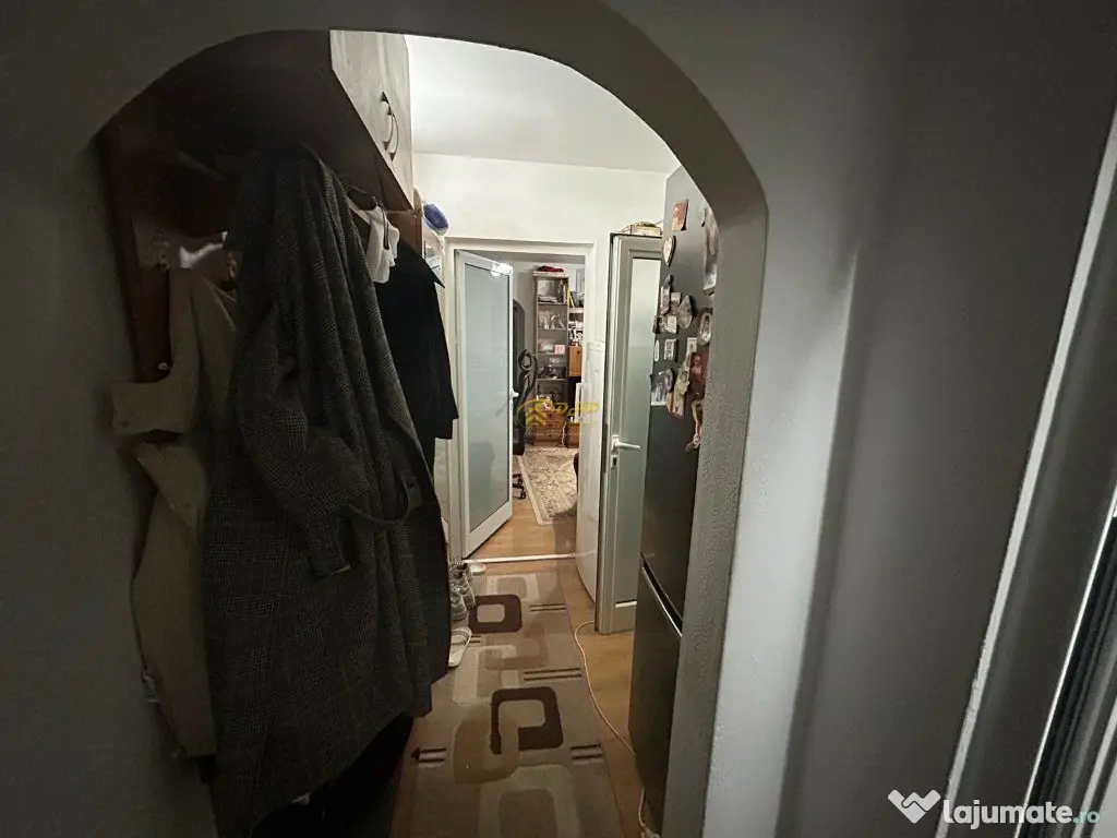 Apartament 3 camere Pacurari, etaj intermediar 