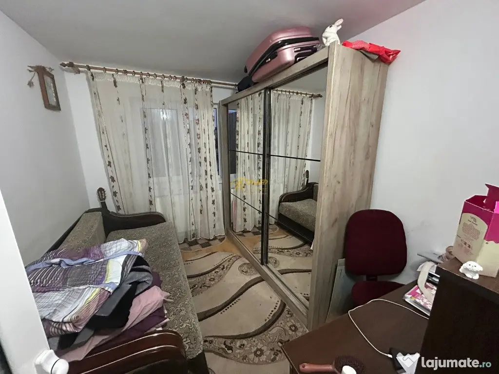 Apartament 3 camere Pacurari, etaj intermediar 