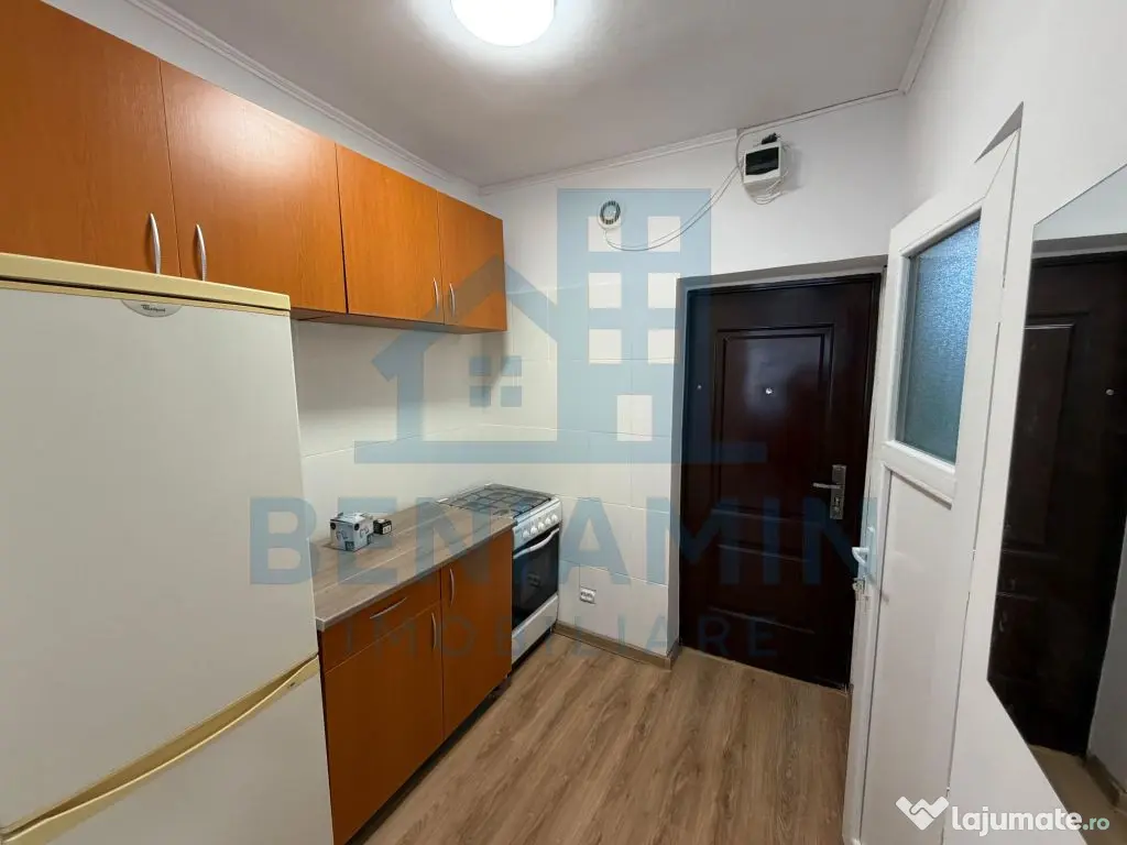 Garsoniera 21mp cartier Tractorul la etajul 2 cu baie si ... 