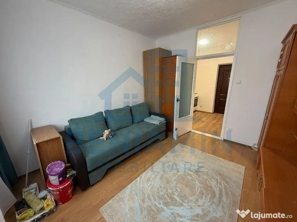 Garsoniera 21mp cartier Tractorul la etajul 2 cu baie si ... 