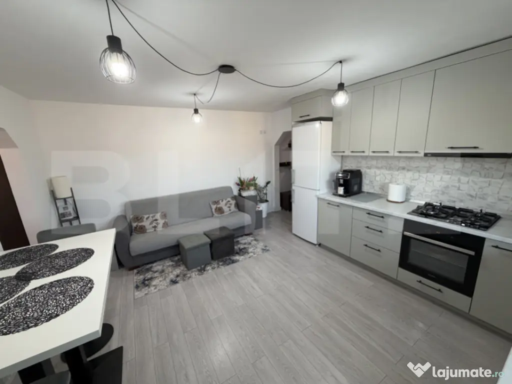 Apartament 3 camere, 52 mp, Cetate, modern, balcon închis 