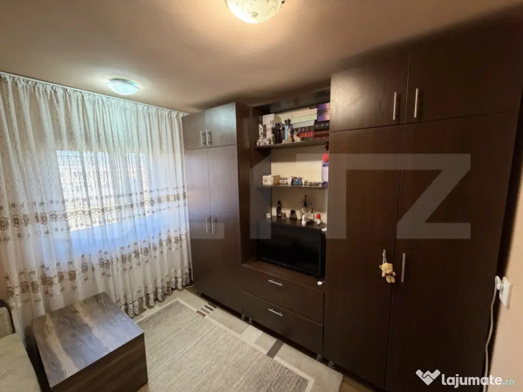 Apartament 3 camere, 52 mp, Cetate, modern, balcon închis 