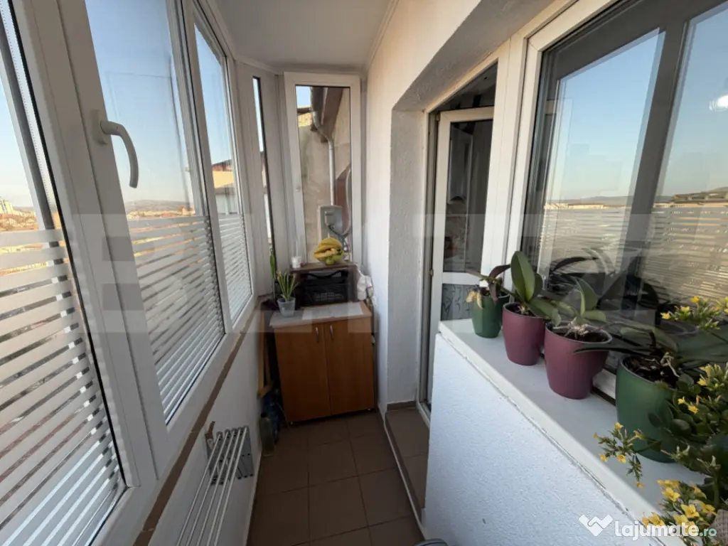 Apartament 3 camere, 52 mp, Cetate, modern, balcon închis 