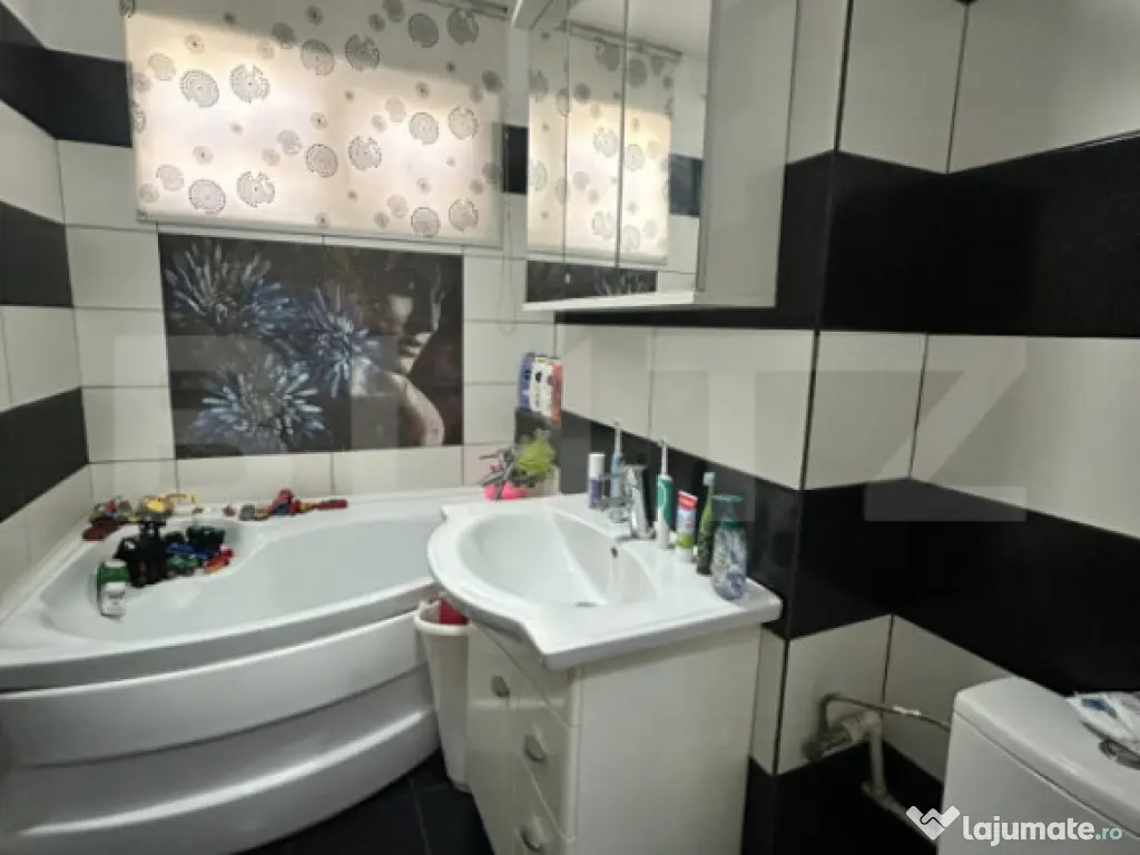 Apartament 3 camere, 68 mp, zona Dezrobirii