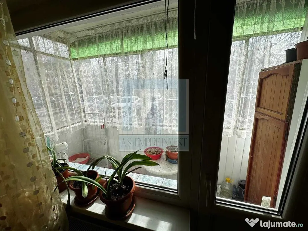 Apartament 3 camere P/4 - zona Tractorul Brasov 