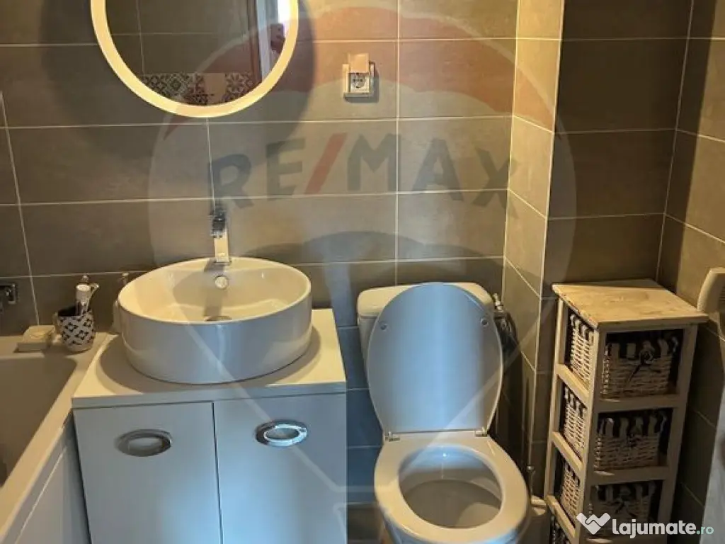 Apartament cu 2 camere de închiriat în zona 1 Decembrie... 