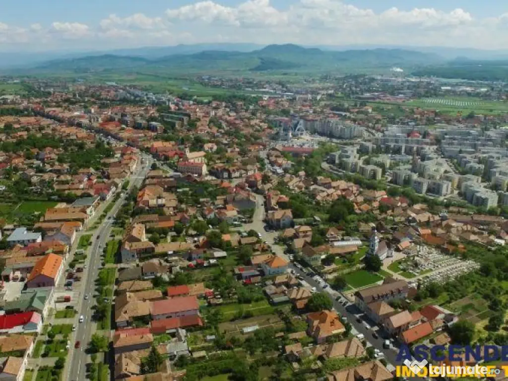 Teren intravilan, pe 5.800 mp, cu vedere frumoasa,in localit 