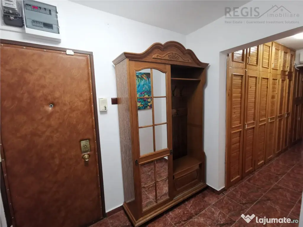 Apartament spatios 3 camere cu loc de parcare inclus Centrul 