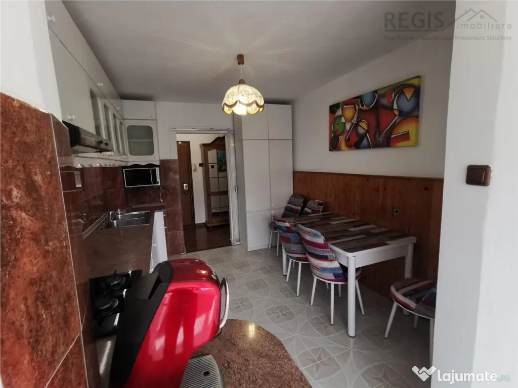 Apartament spatios 3 camere cu loc de parcare inclus Centrul 