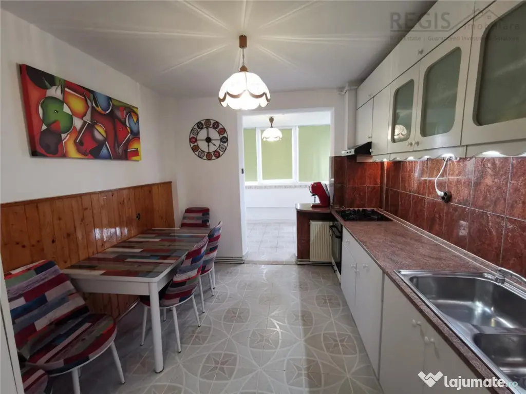 Apartament spatios 3 camere cu loc de parcare inclus Centrul 