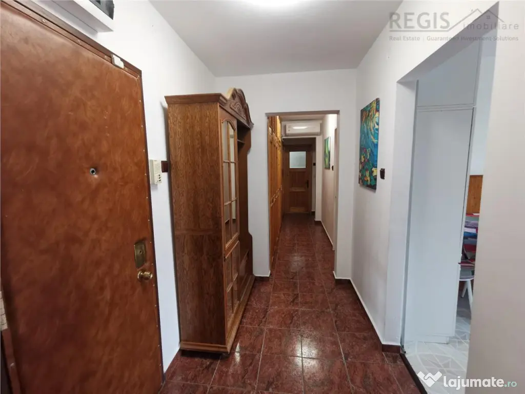 Apartament spatios 3 camere cu loc de parcare inclus Centrul 