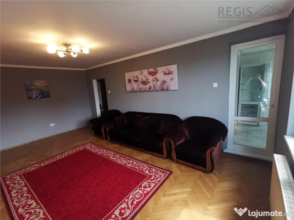 Apartament spatios 3 camere cu loc de parcare inclus Centrul 