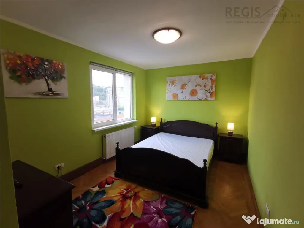 Apartament spatios 3 camere cu loc de parcare inclus Centrul 