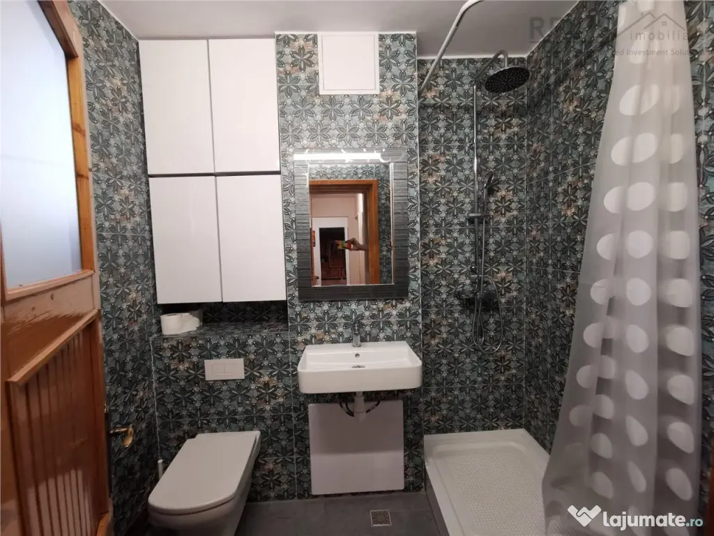 Apartament spatios 3 camere cu loc de parcare inclus Centrul 