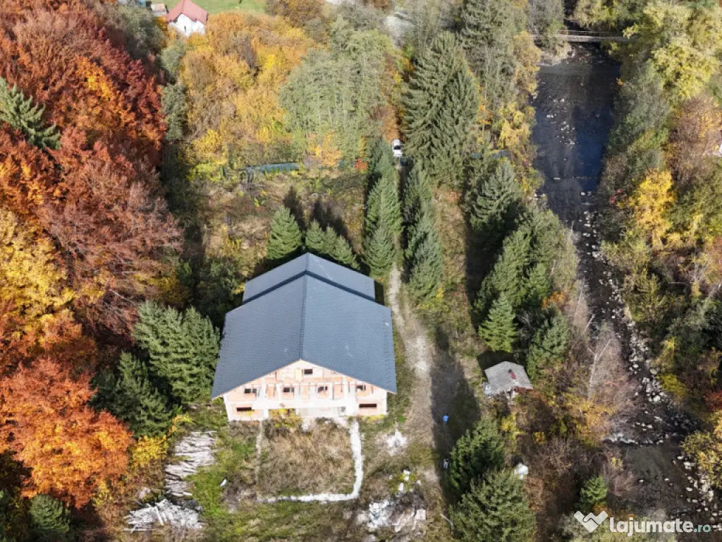 Pensiune 16 camere, teren 7000mp, Valea Avrigului 