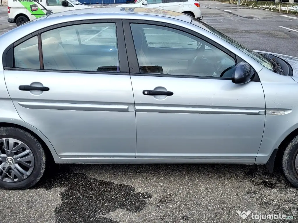 Hyundai Accent MC 1.4 DOHC GL+ 4DR M/T STD
