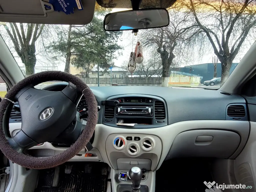 Hyundai Accent MC 1.4 DOHC GL+ 4DR M/T STD