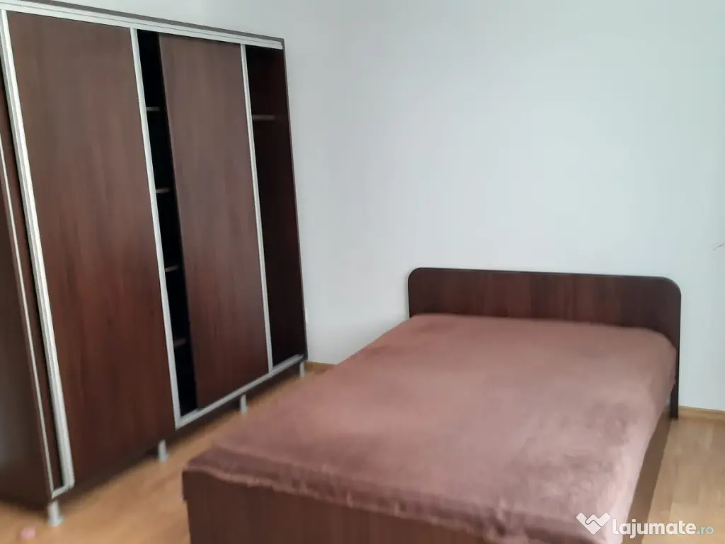 Apartament de vânzare cu 2 camere decomandate