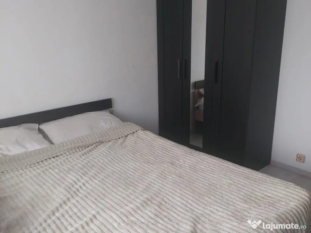 Închiriez apartament 