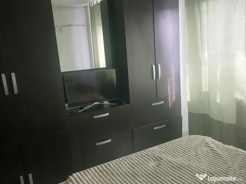 Închiriez apartament 