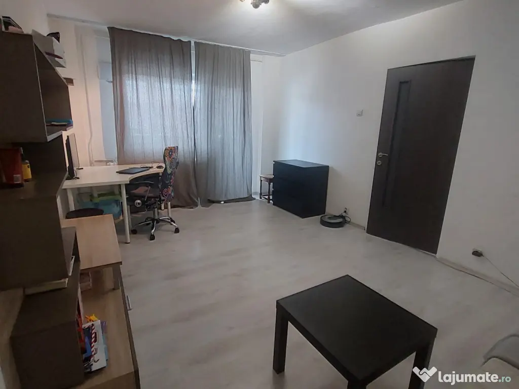 Închiriez apartament 