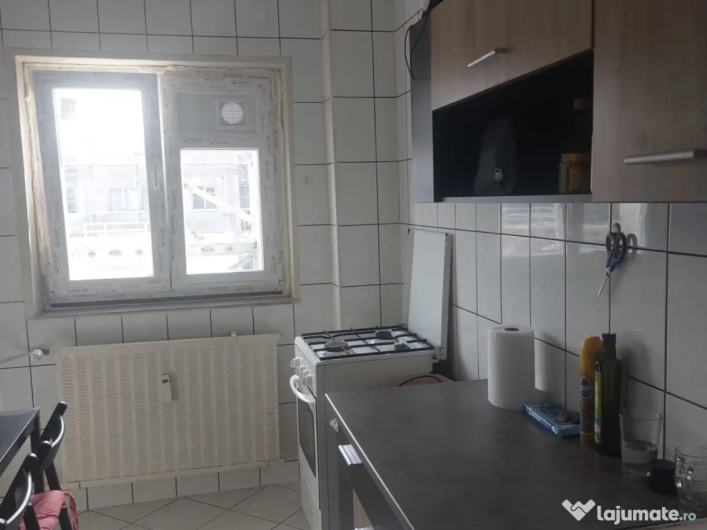 Închiriez apartament 