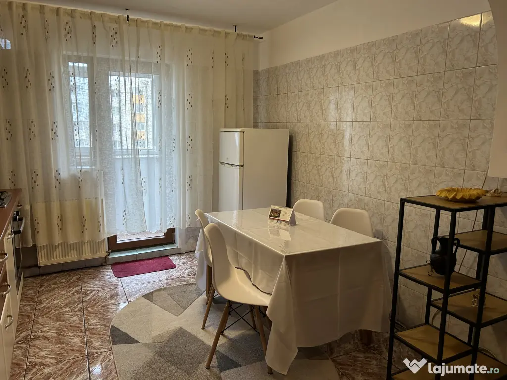 Închiriez apartament cu două camere zona Auchan Titan 