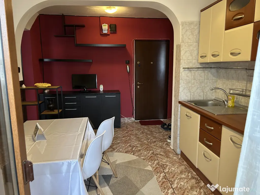 Închiriez apartament cu două camere zona Auchan Titan 