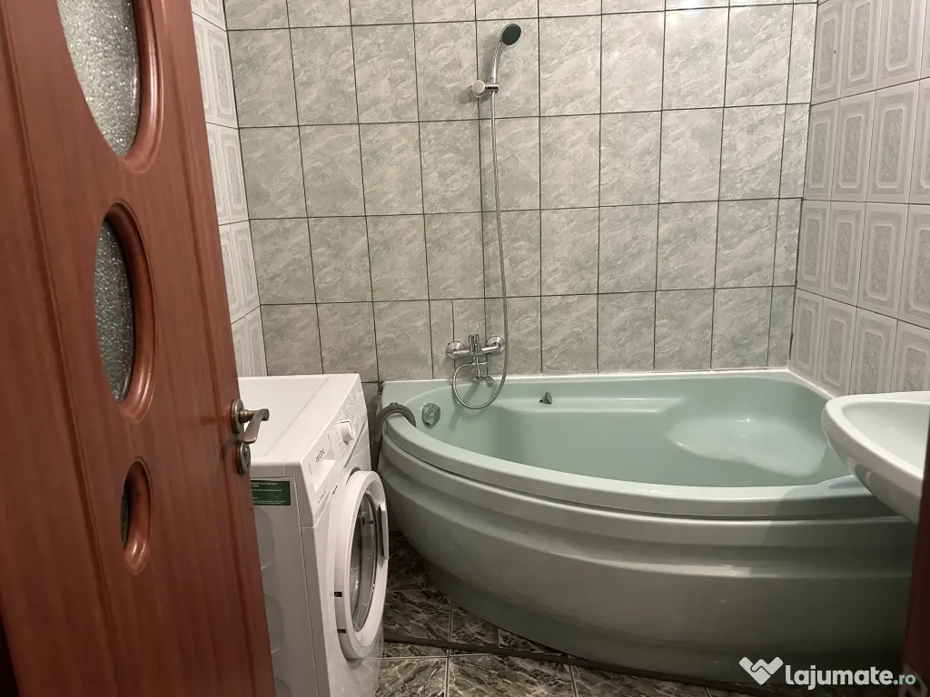 Închiriez apartament cu două camere zona Auchan Titan 