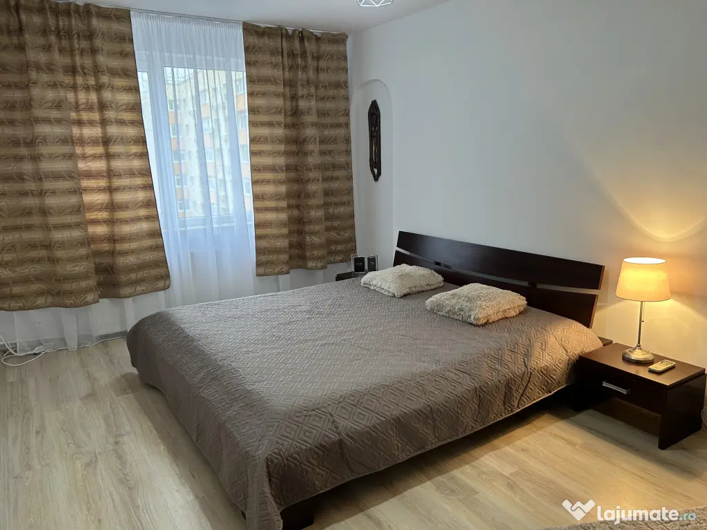 Închiriez apartament cu două camere zona Auchan Titan 