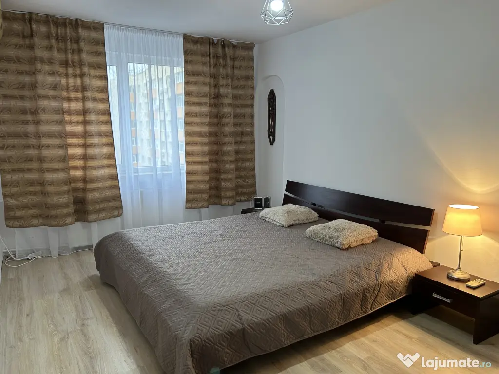 Închiriez apartament cu două camere zona Auchan Titan 