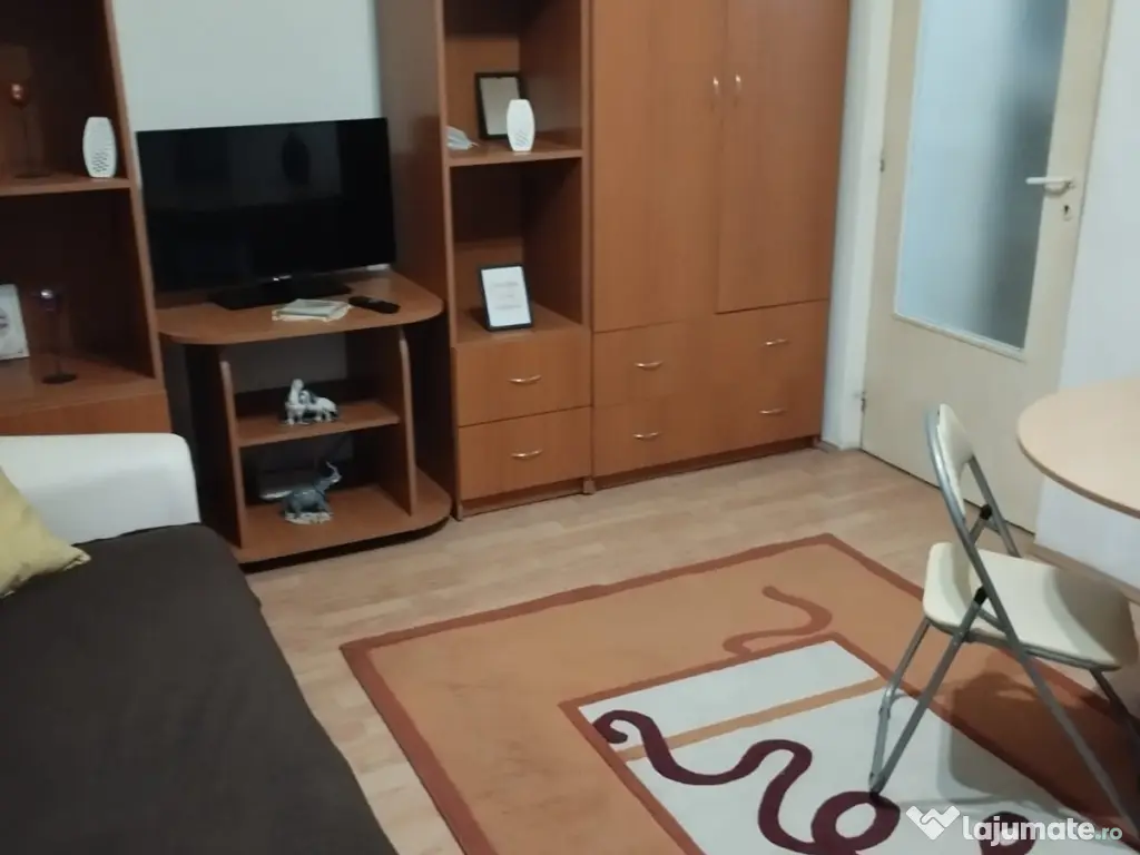 Garsonieră de închiriat 