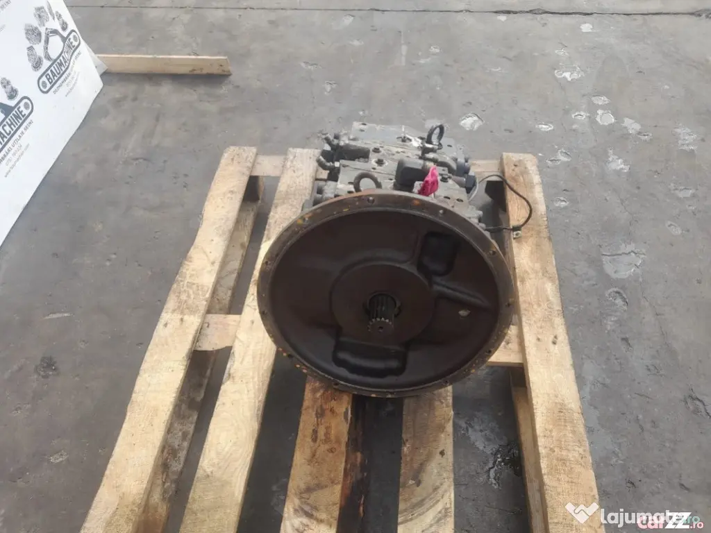 Pompă hidraulică Komatsu 708-2L-41121 pentru excavator pe senile Komatsu PC 210 