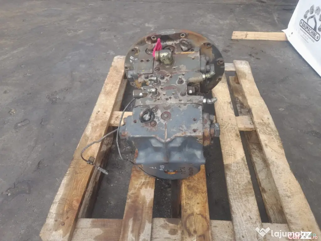 Pompă hidraulică Komatsu 708-2L-41121 pentru excavator pe senile Komatsu PC 210 