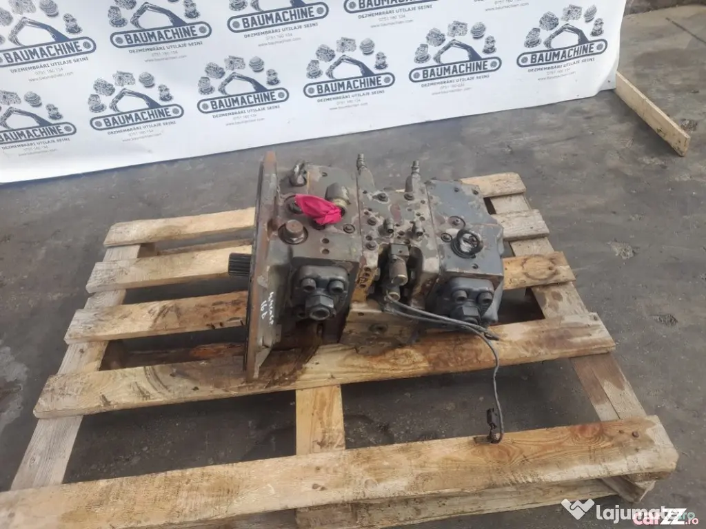 Pompă hidraulică Komatsu 708-2L-41121 pentru excavator pe senile Komatsu PC 210 