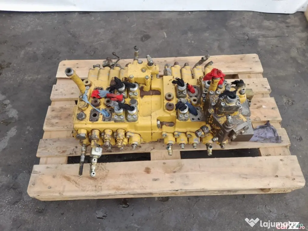 Distribuitor hidraulic Caterpillar 114-1085 pentru excavator pe senile Caterpill 