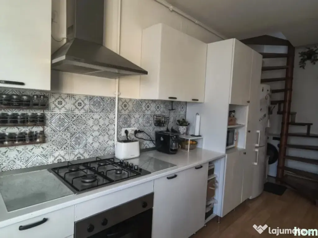 Apartament 3 camere, tip duplex - zona Noua 
