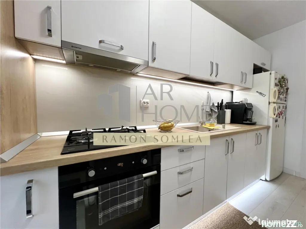 Apartament 3 camere, de lux, parcare privata, zona Vest, Plo